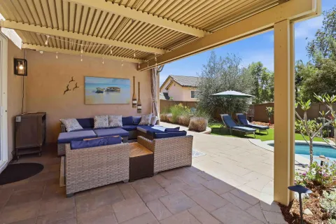 a view of an entryway with a livingroom