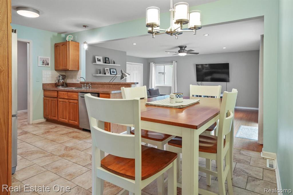 2350 Emmons Avenue Rochester Hills, MI 48307 - Photo 4 of 29