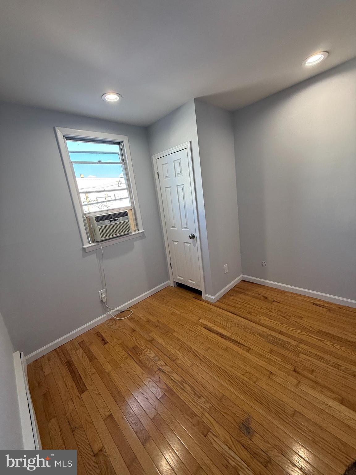2425 South Warnock Street Philadelphia, PA 19148 - Photo 13 of 19