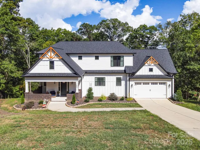 a view of a back yard of the house