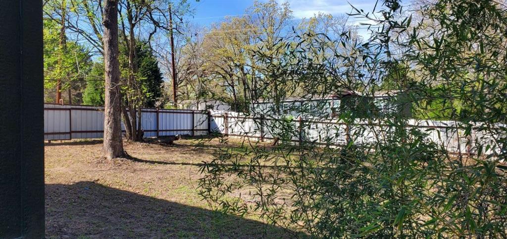 7102 Tejas Bend Mabank, TX 75156 - Photo 12 of 20 a view of a backyard of the house