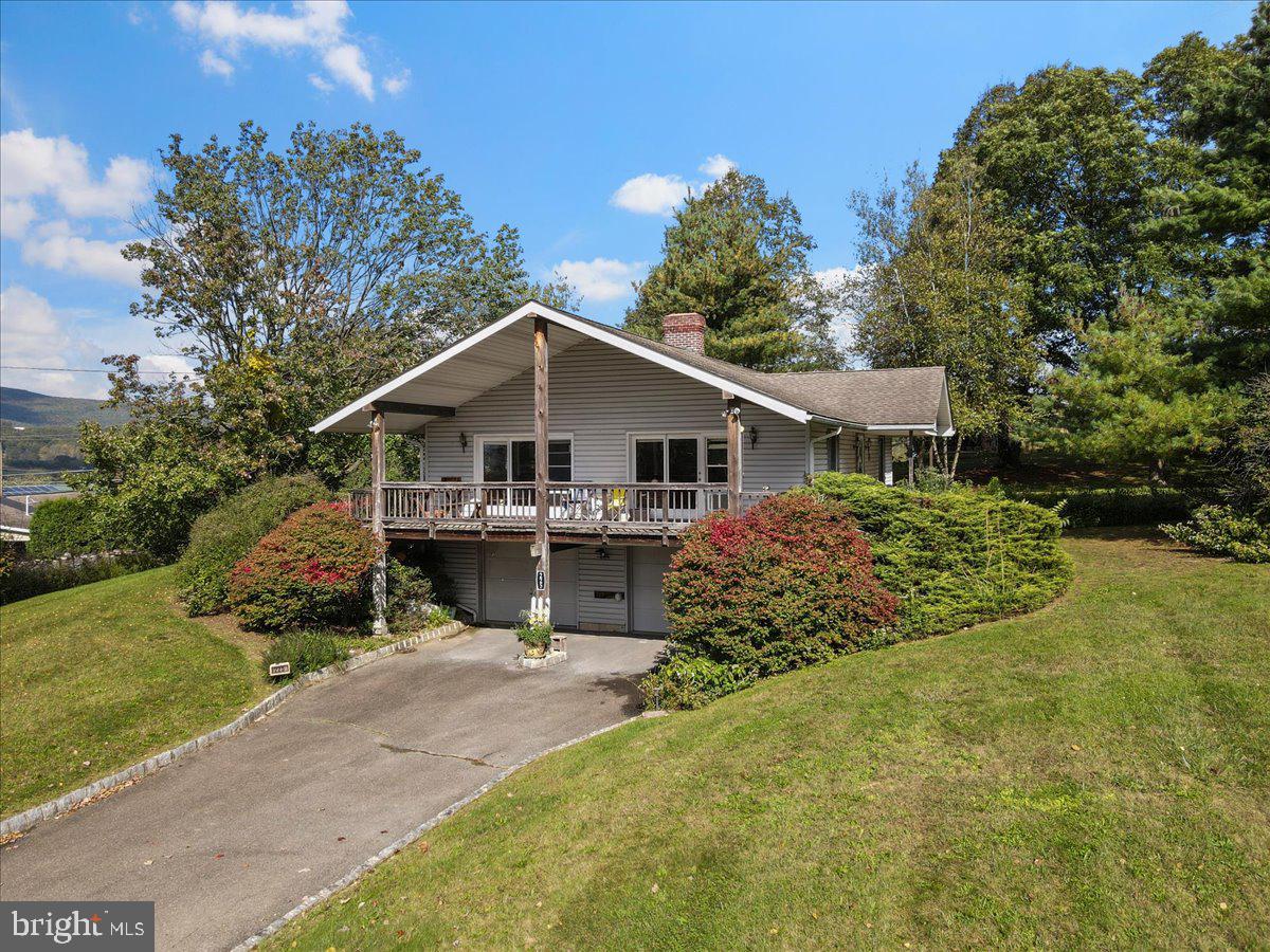 225 Birch Drive Lehighton, PA 18235 - Photo 3 of 51