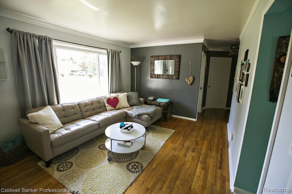 4009 Kent Road Royal Oak, MI 48073 - Photo 12 of 41 0014.jpg