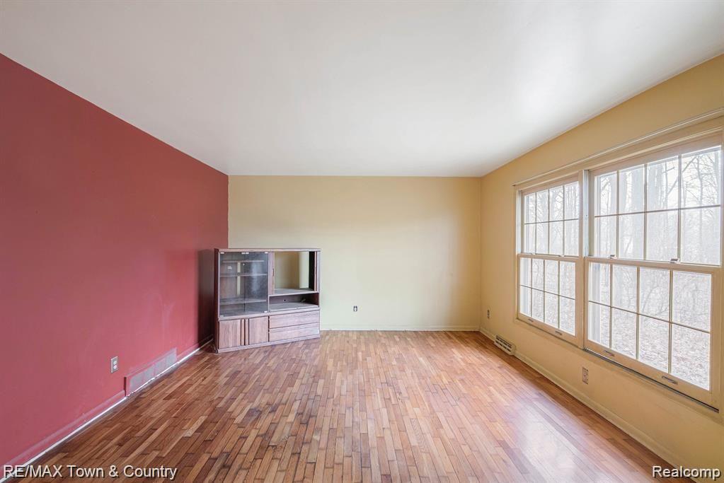 5219 West Carpenter Road Flint, MI 48504 - Photo 7 of 25
