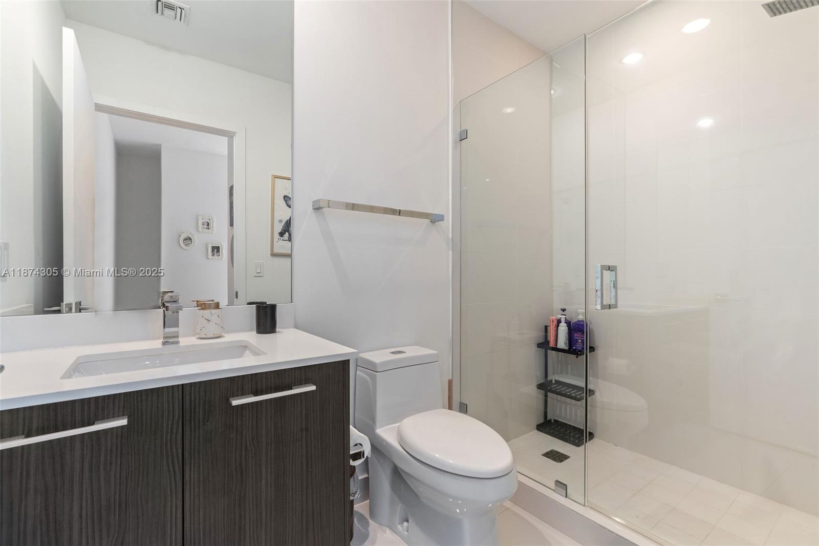 45 Southwest 9th Street, Unit 4301 Miami, FL 33130 - Photo 22 of 30 a bathroom with a sink toilet and shower