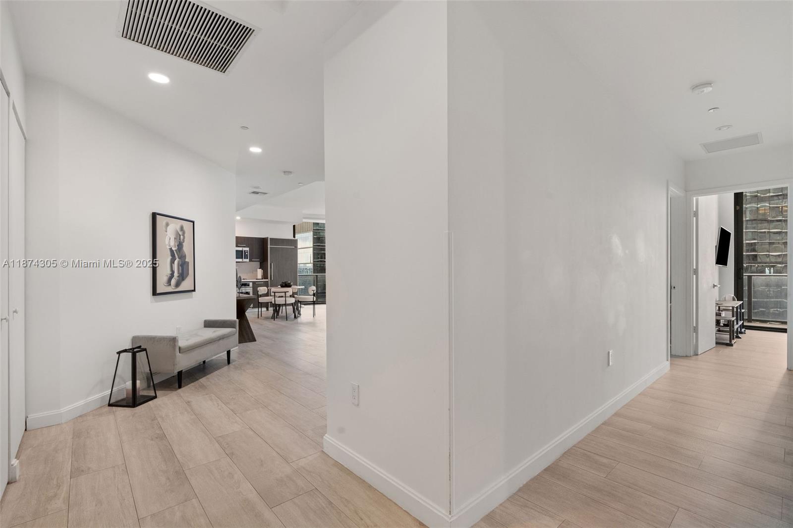 45 Southwest 9th Street, Unit 4301 Miami, FL 33130 - Photo 10 of 30 a view of a living room