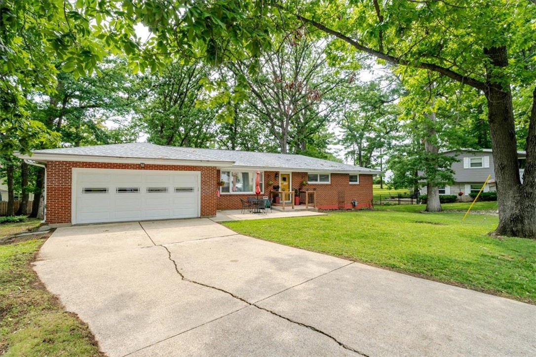 87 Woodhill Court Decatur, IL 62521 - Photo 2 of 28