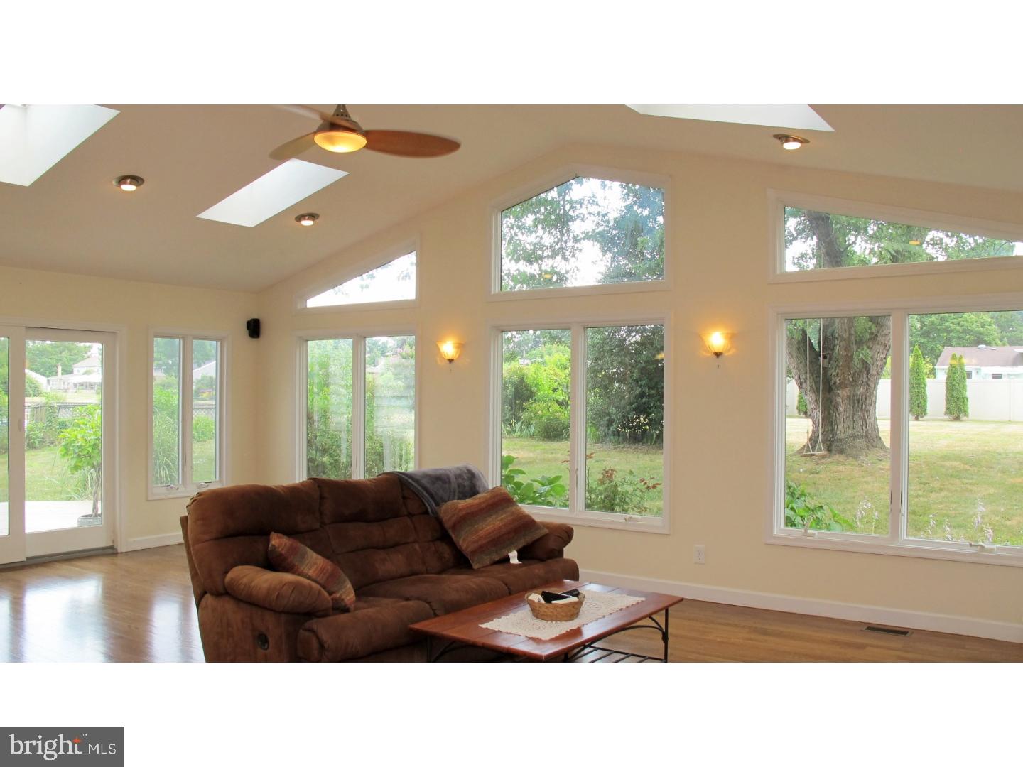 724 Hilltop Road Cinnaminson, NJ 08077 - Photo 11 of 25 Great Room