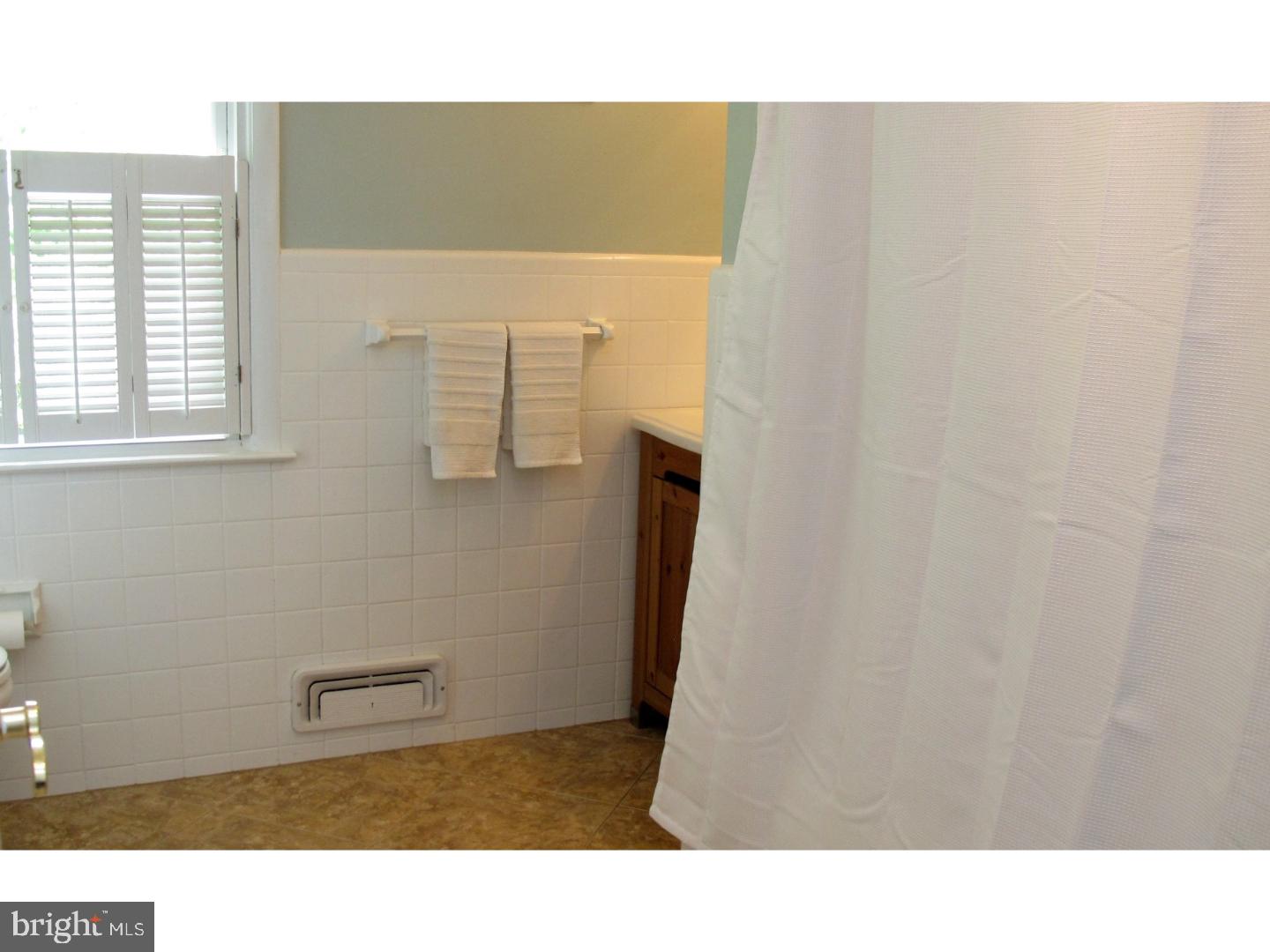 724 Hilltop Road Cinnaminson, NJ 08077 - Photo 22 of 25 Bathroom