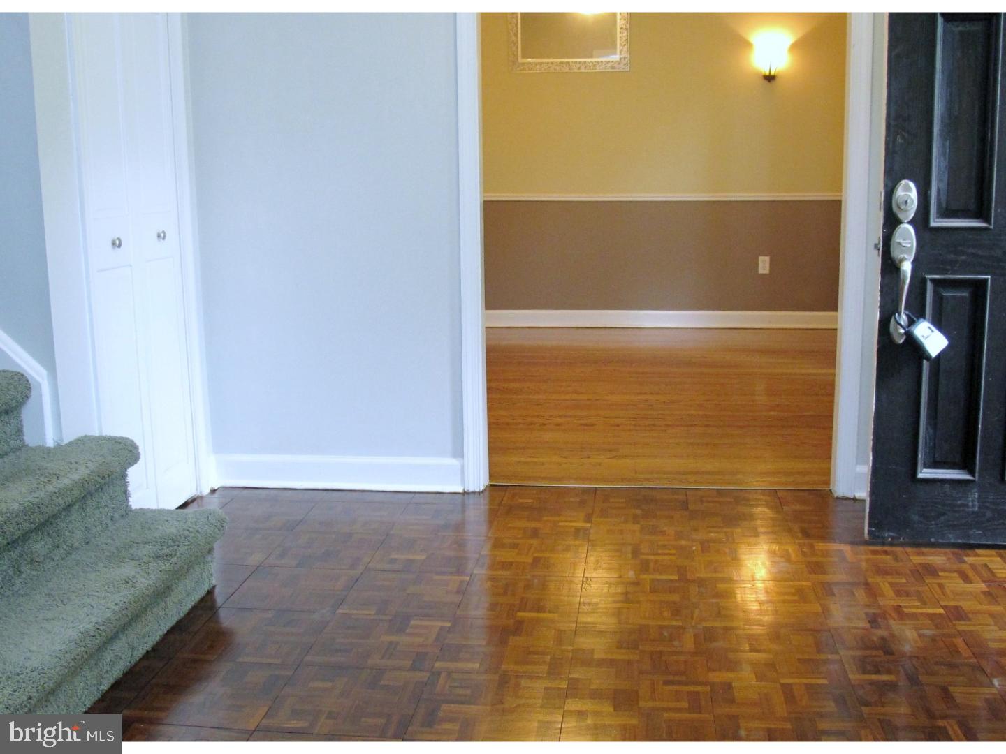 724 Hilltop Road Cinnaminson, NJ 08077 - Photo 4 of 25 Foyer