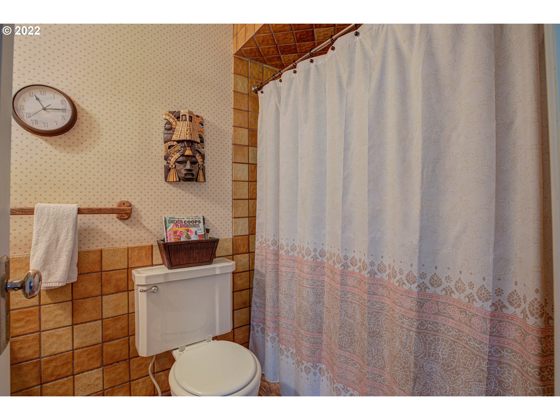 18726 Southeast Richey Road Gresham, OR 97080 - Photo 23 of 32 a bathroom with a toilet and a sink