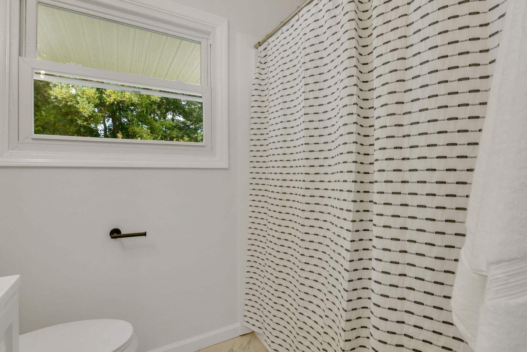 1214 Hawthorne Road Hanahan, SC 29410 - Photo 20 of 23 Guest bath
