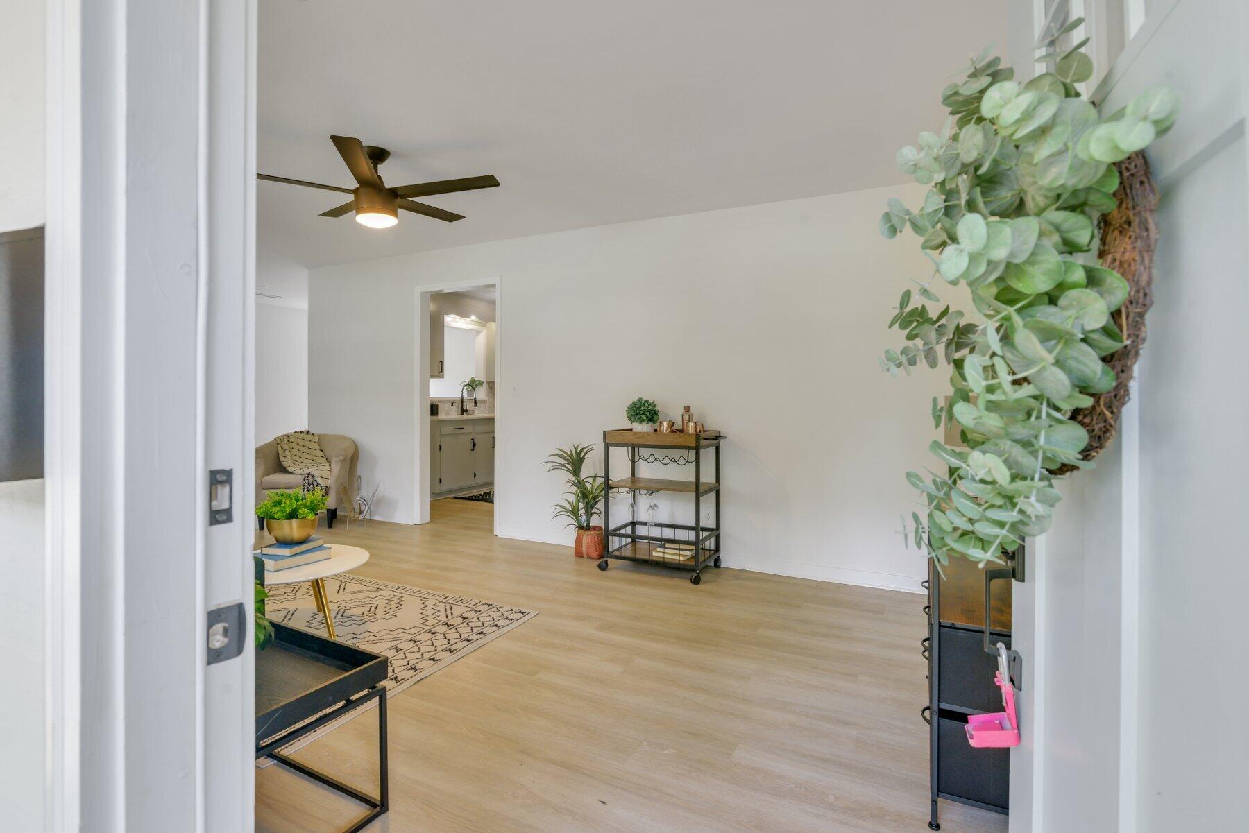 1214 Hawthorne Road Hanahan, SC 29410 - Photo 3 of 23 Entryway