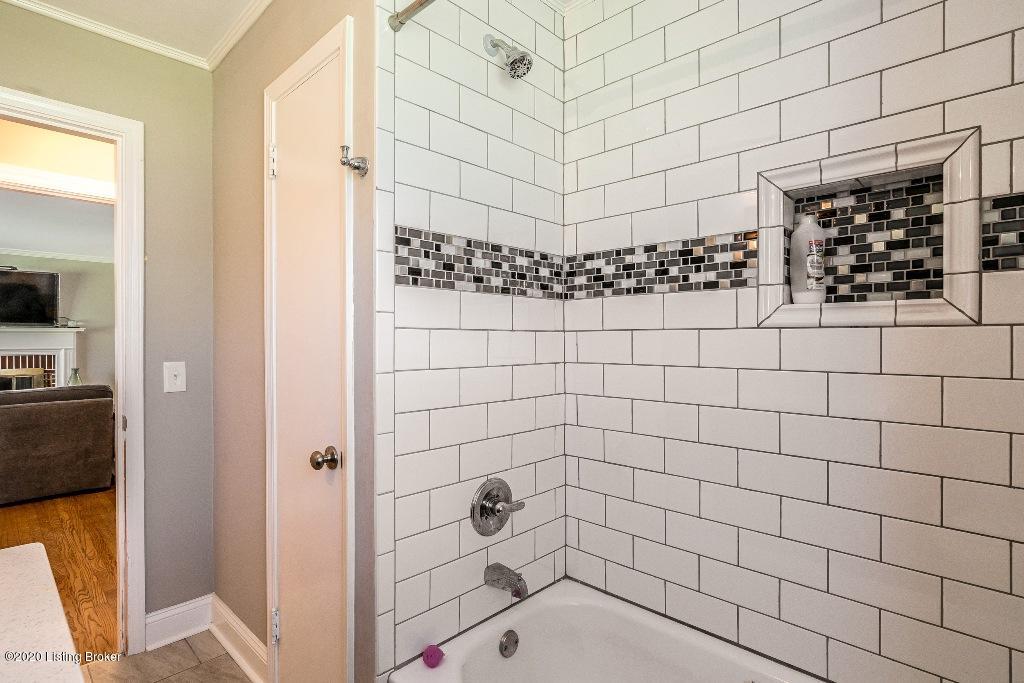 4321 Lowe Road Louisville, KY 40220 - Photo 21 of 26 Hall Bath