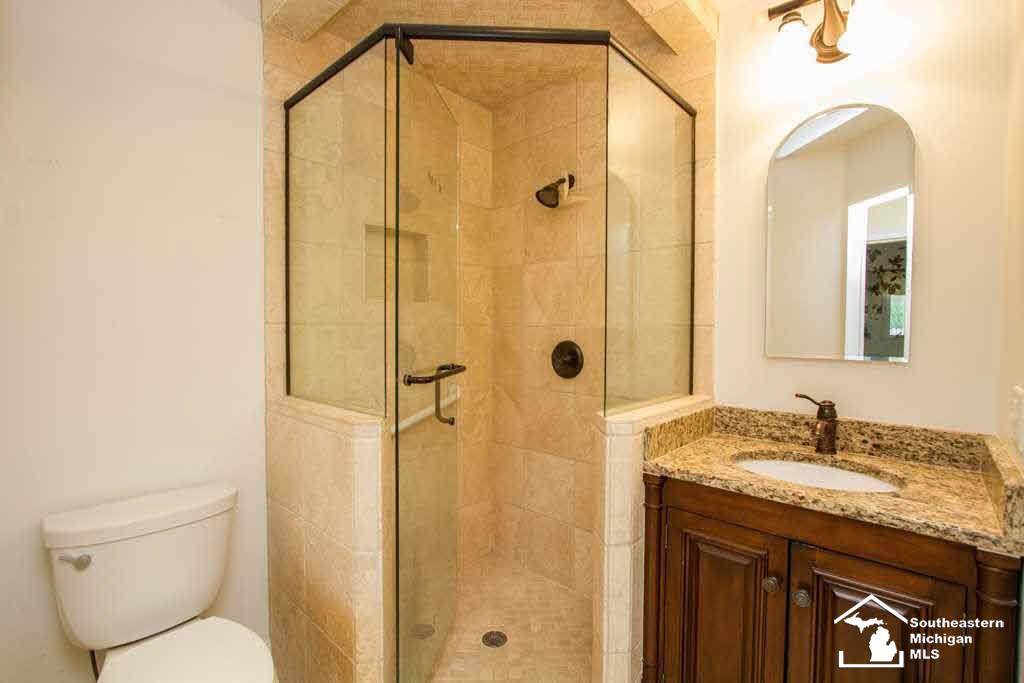 2450 West Erie Road Temperance, MI 48182 - Photo 19 of 28 21177843-18.JPG
