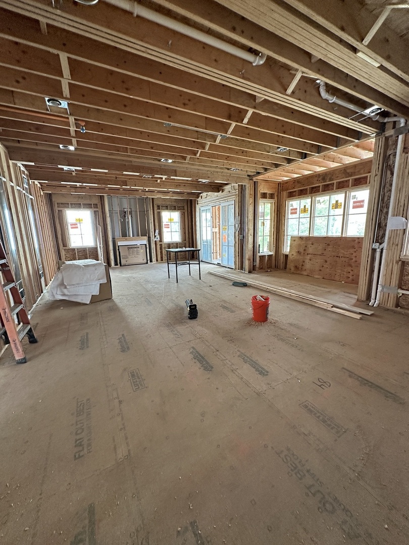 545 Walker Road Hinsdale, IL 60521 - Photo 6 of 6 a view of a room with gym equipment