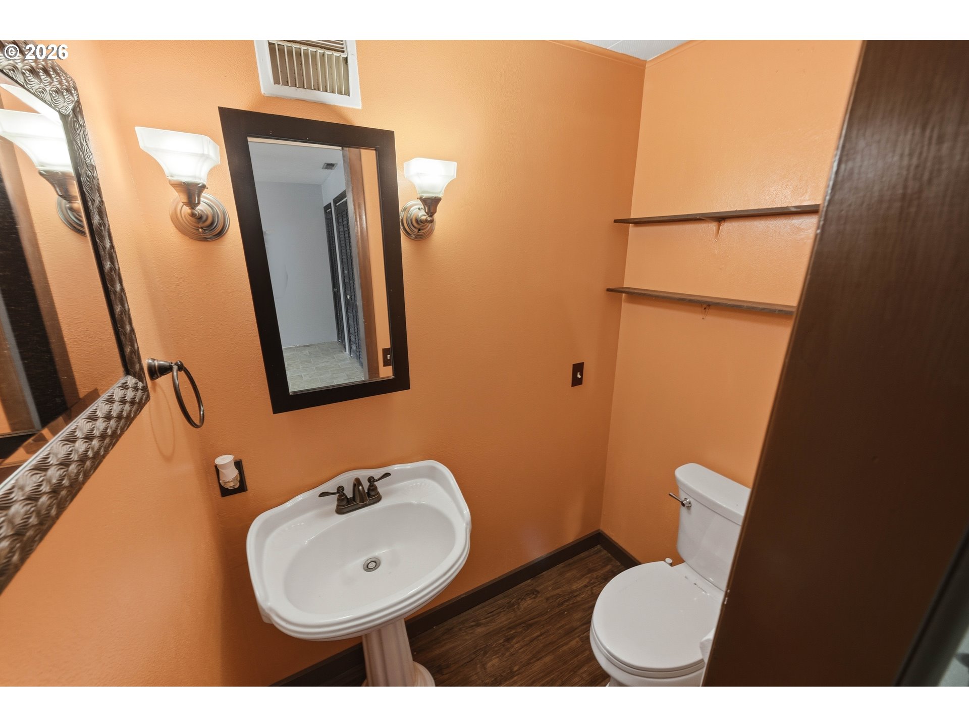 1820 East Cedar Street Myrtle Point, OR 97458 - Photo 11 of 37 Primary Bedroom