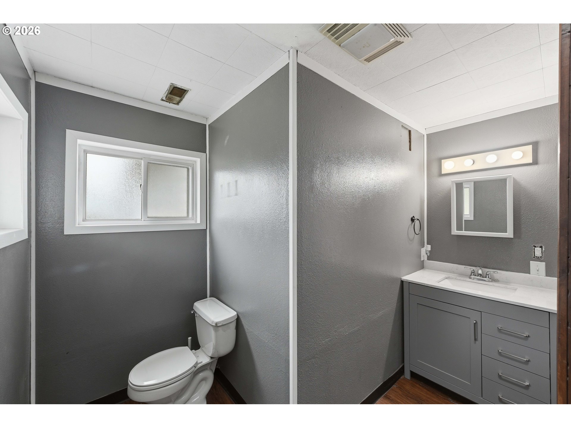 1820 East Cedar Street Myrtle Point, OR 97458 - Photo 16 of 37 Bathroom