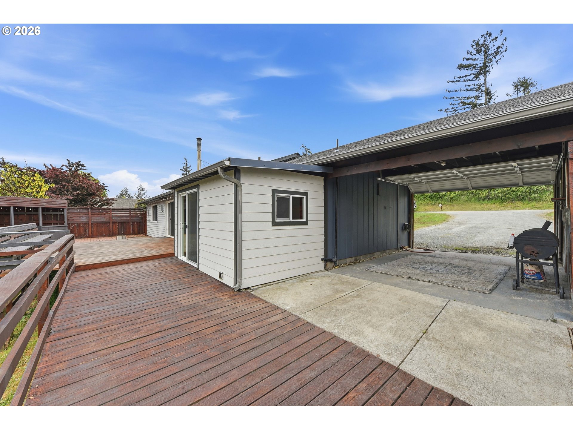 1820 East Cedar Street Myrtle Point, OR 97458 - Photo 20 of 37 Garage