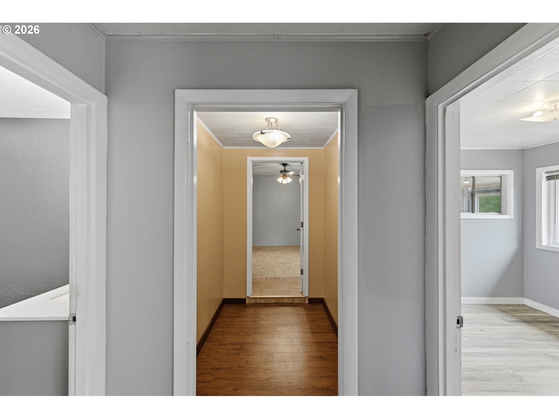 1820 East Cedar Street Myrtle Point, OR 97458 - Photo 8 of 37 Hallway