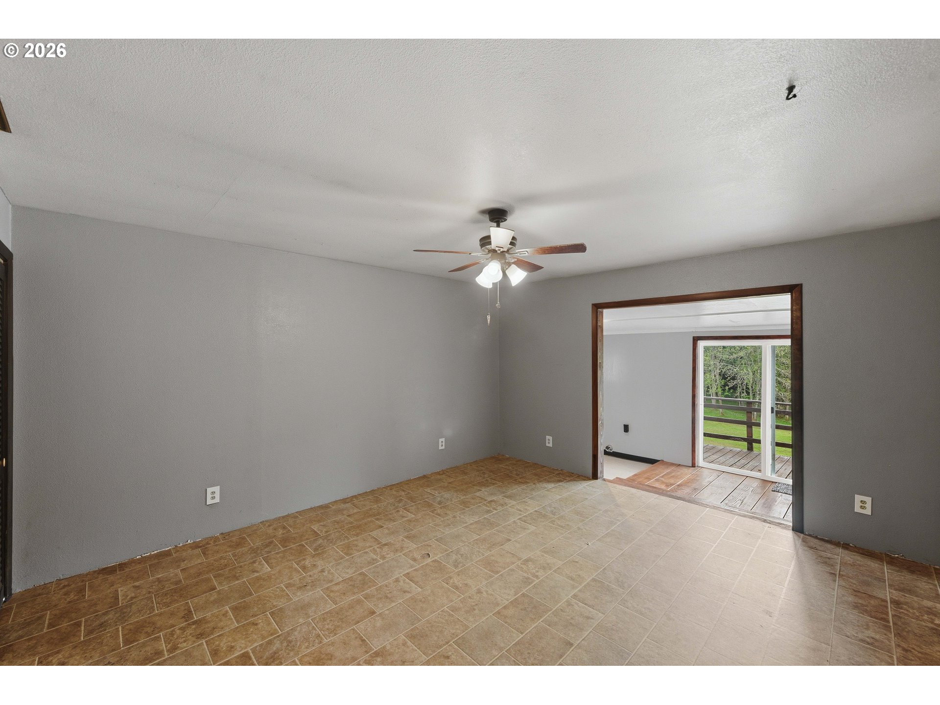 1820 East Cedar Street Myrtle Point, OR 97458 - Photo 10 of 37 Primary Bedroom