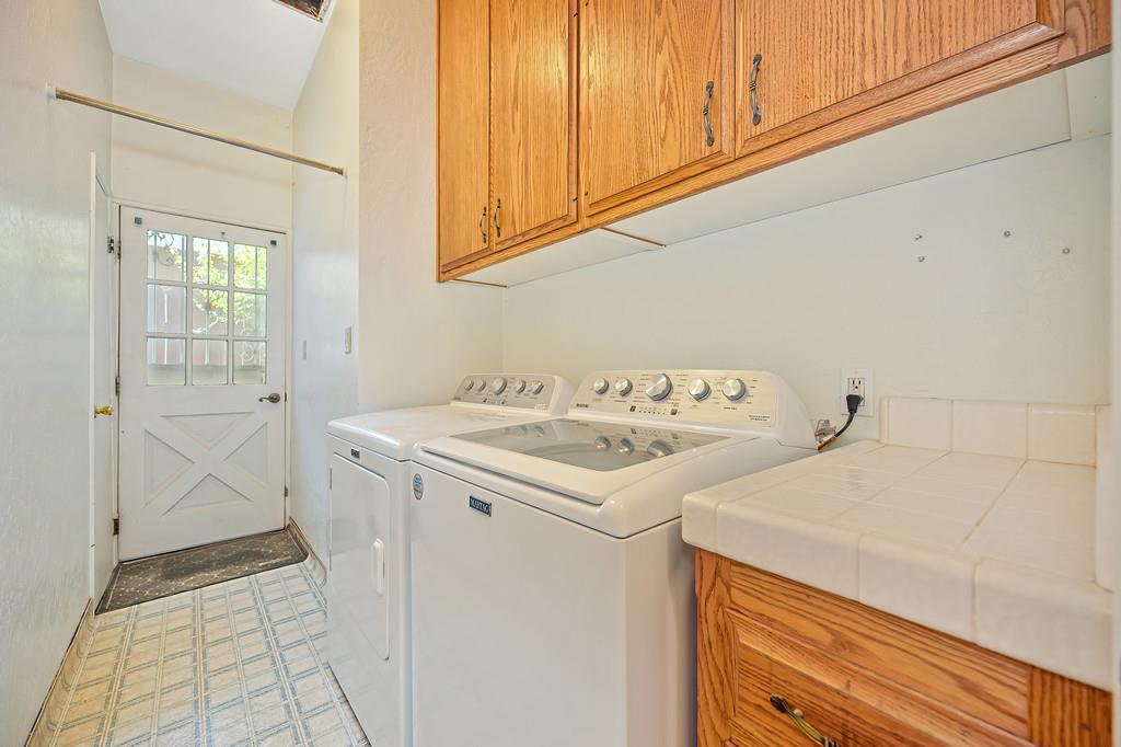6447 Rexford Way Carmichael, CA 95608 - Photo 17 of 33 Laundry room with access to side yard
