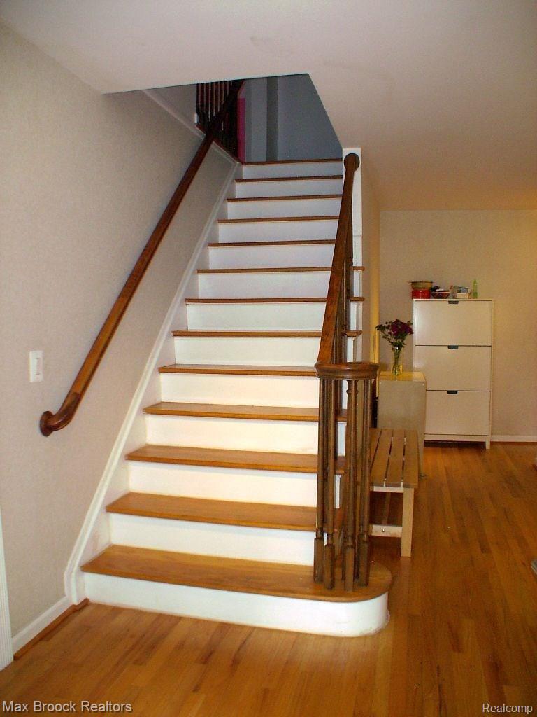 889 Spartan Drive Rochester, MI 48309 - Photo 12 of 38 Entry hall.jpg