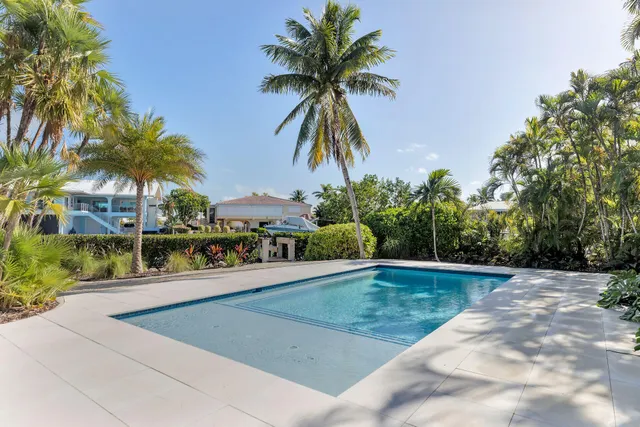 $3,195,000 | 1240 Coury Drive, Key Colony Beach, FL 33051