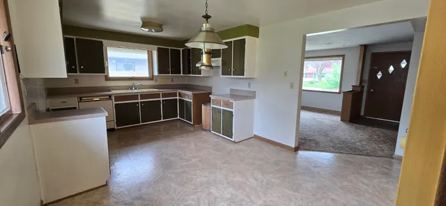 $235,000 | 2905 South 18th Street, Sheboygan, WI 53081