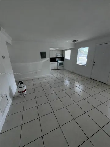 $1,900 | 5150 West 12th Avenue, Unit 115, Hialeah, FL 33012