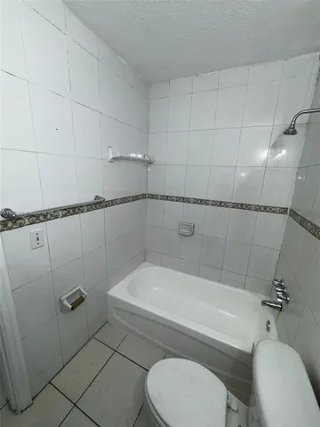 $1,900 | 5150 West 12th Avenue, Unit 115, Hialeah, FL 33012