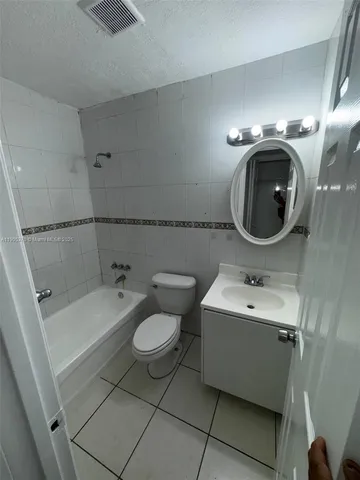 $1,900 | 5150 West 12th Avenue, Unit 115, Hialeah, FL 33012