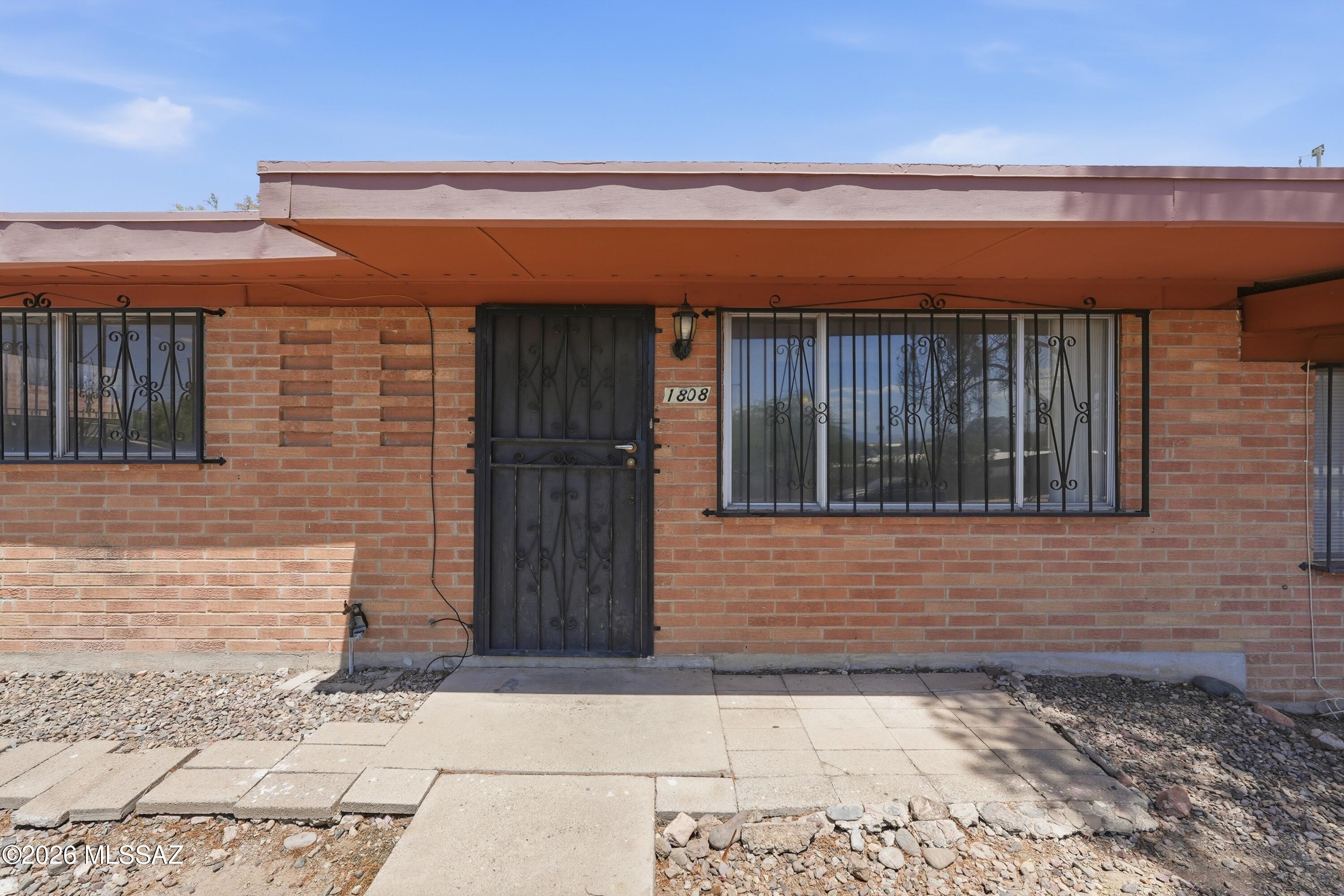 1808 West Caravelle Road Tucson, AZ 85713 - Photo 3 of 38 a front view of a house