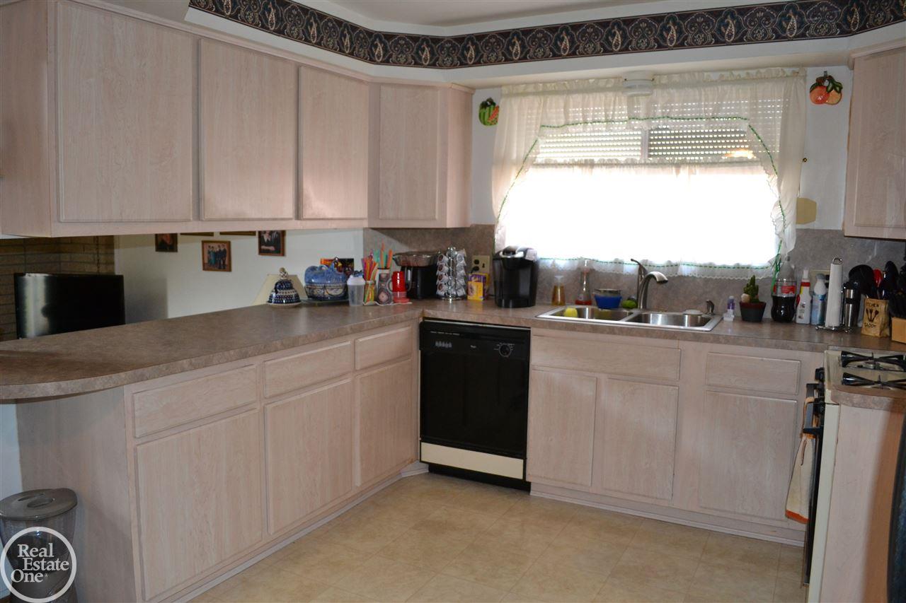 2733 Common Road Warren, MI 48092 - Photo 2 of 17