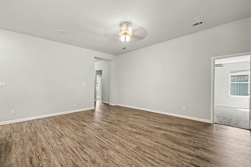 977 Sam Street Springtown, TX 76082 - Photo 5 of 31 Gallery Image 5