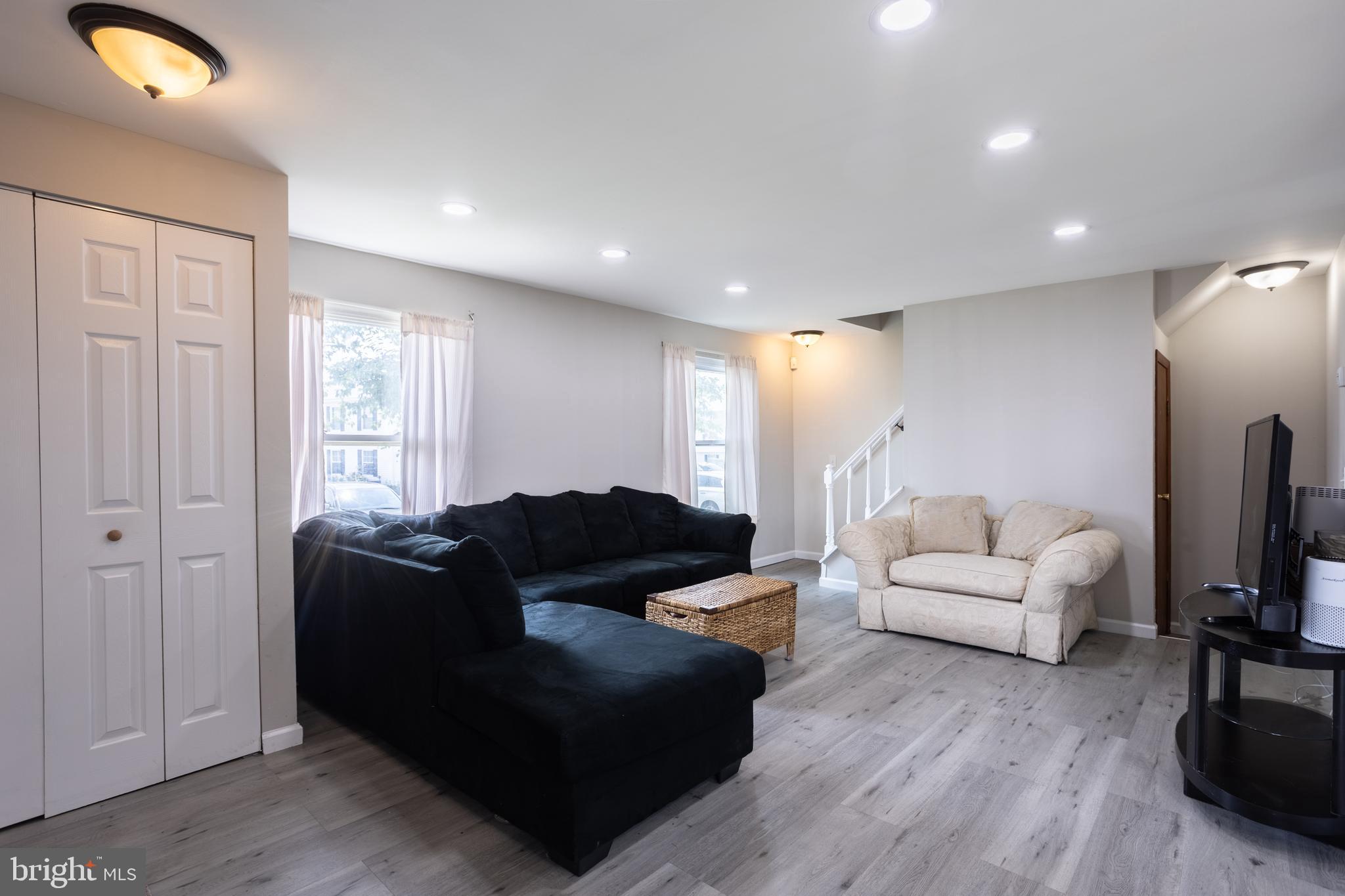 32 Coliston Road, Unit B Reisterstown, MD 21136 - Photo 4 of 27 Living room