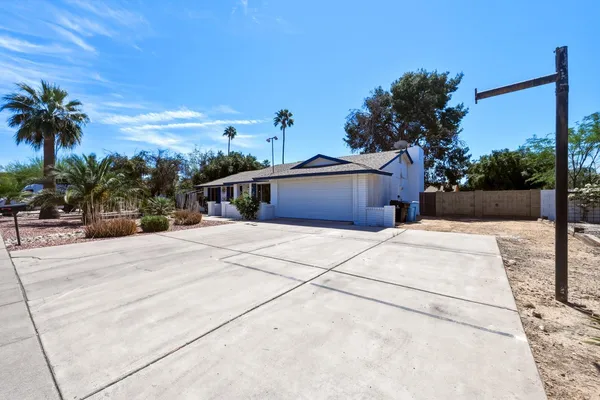 $2,895 | 5229 East Winchcomb Drive, Scottsdale, AZ 85254