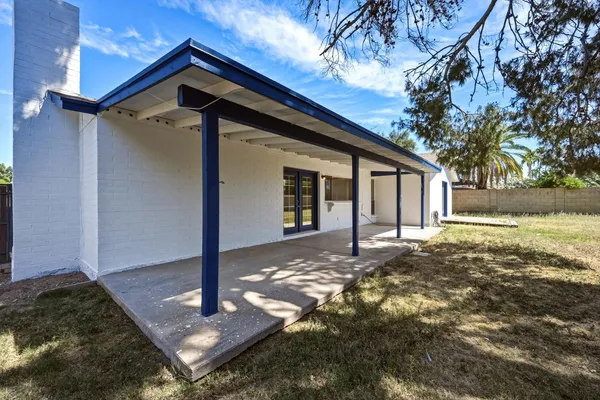 $2,895 | 5229 East Winchcomb Drive, Scottsdale, AZ 85254