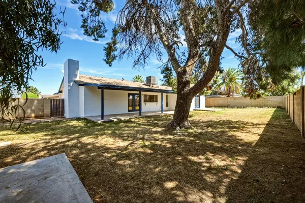 $2,895 | 5229 East Winchcomb Drive, Scottsdale, AZ 85254