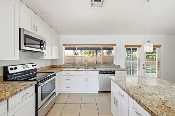 $2,895 | 5229 East Winchcomb Drive, Scottsdale, AZ 85254