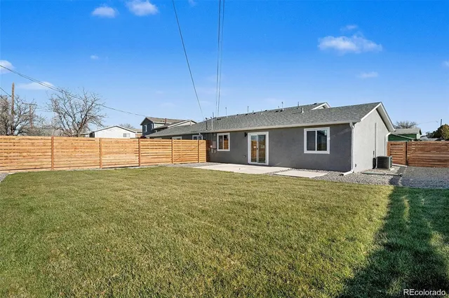 a view of a pathway with a yard