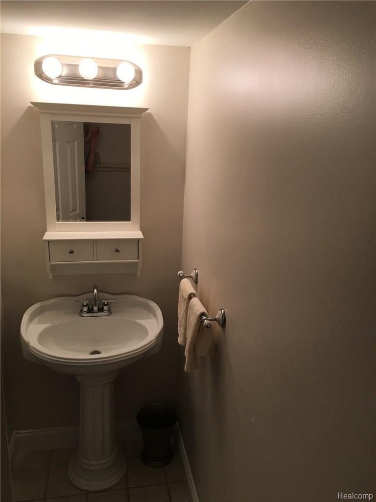 1653 Riverside Drive, Unit 6 Rochester, MI 48309 - Photo 9 of 19 10232EDB-C5F2-4C41-A0F7-ACC970E4E154.jpeg