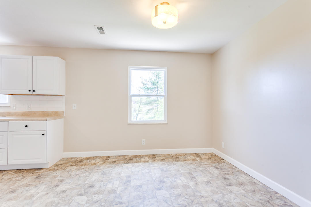 1237 Laurel Road Clinton, TN 37716 - Photo 14 of 40 014180405-3-1237LaurelRdClintonTN-SCREEN