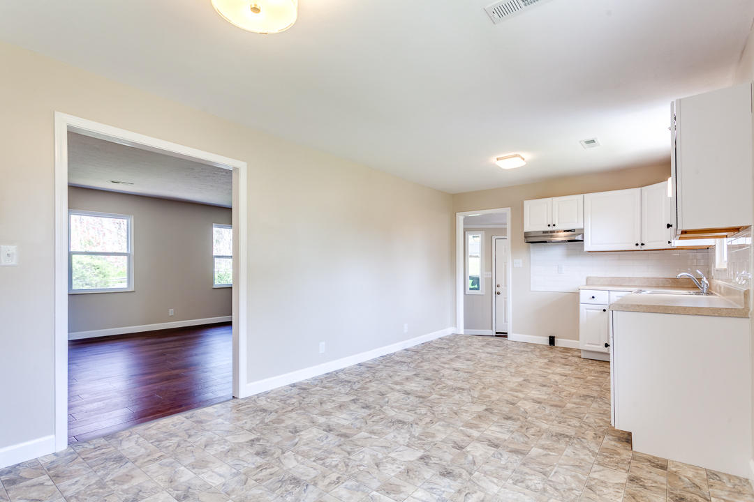 1237 Laurel Road Clinton, TN 37716 - Photo 15 of 40 015180405-3-1237LaurelRdClintonTN-SCREEN