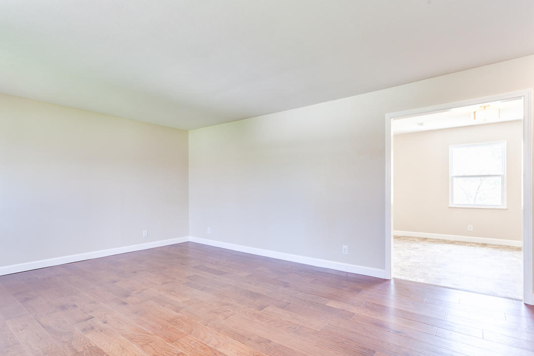 1237 Laurel Road Clinton, TN 37716 - Photo 17 of 40 017180405-3-1237LaurelRdClintonTN-SCREEN