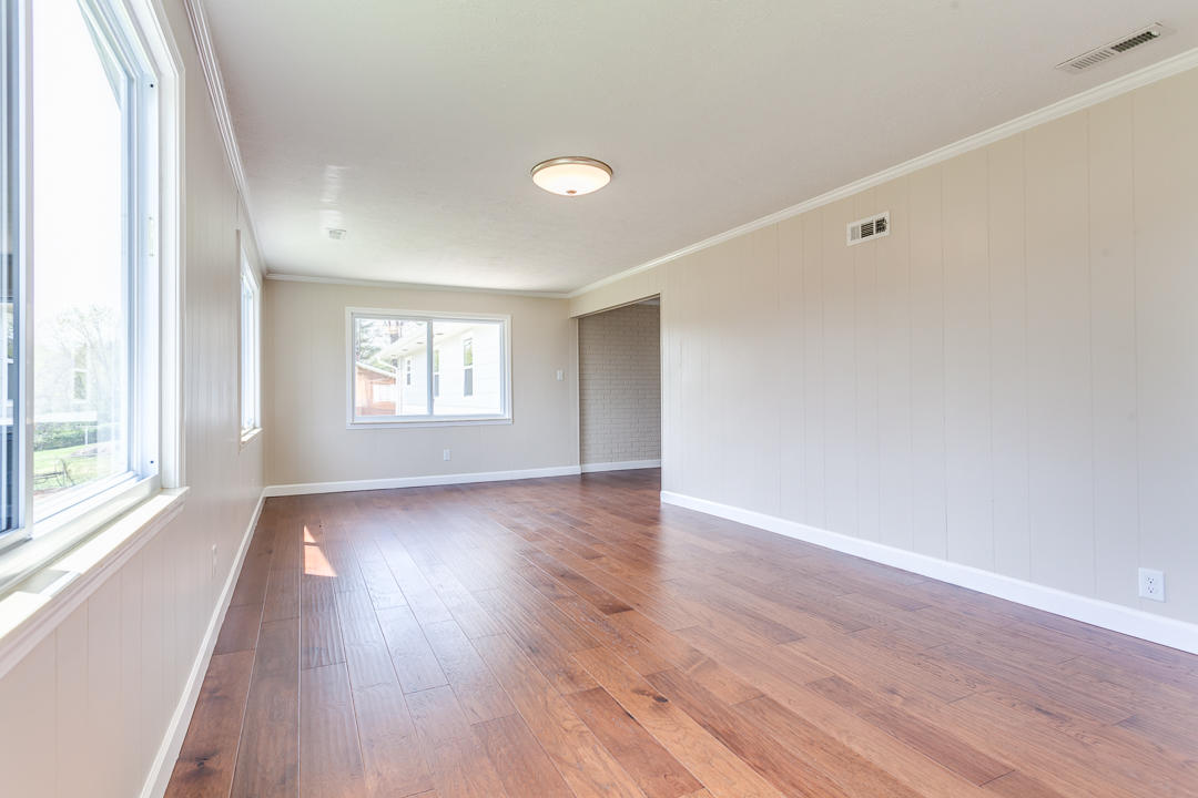1237 Laurel Road Clinton, TN 37716 - Photo 6 of 40 006180405-3-1237LaurelRdClintonTN-SCREEN