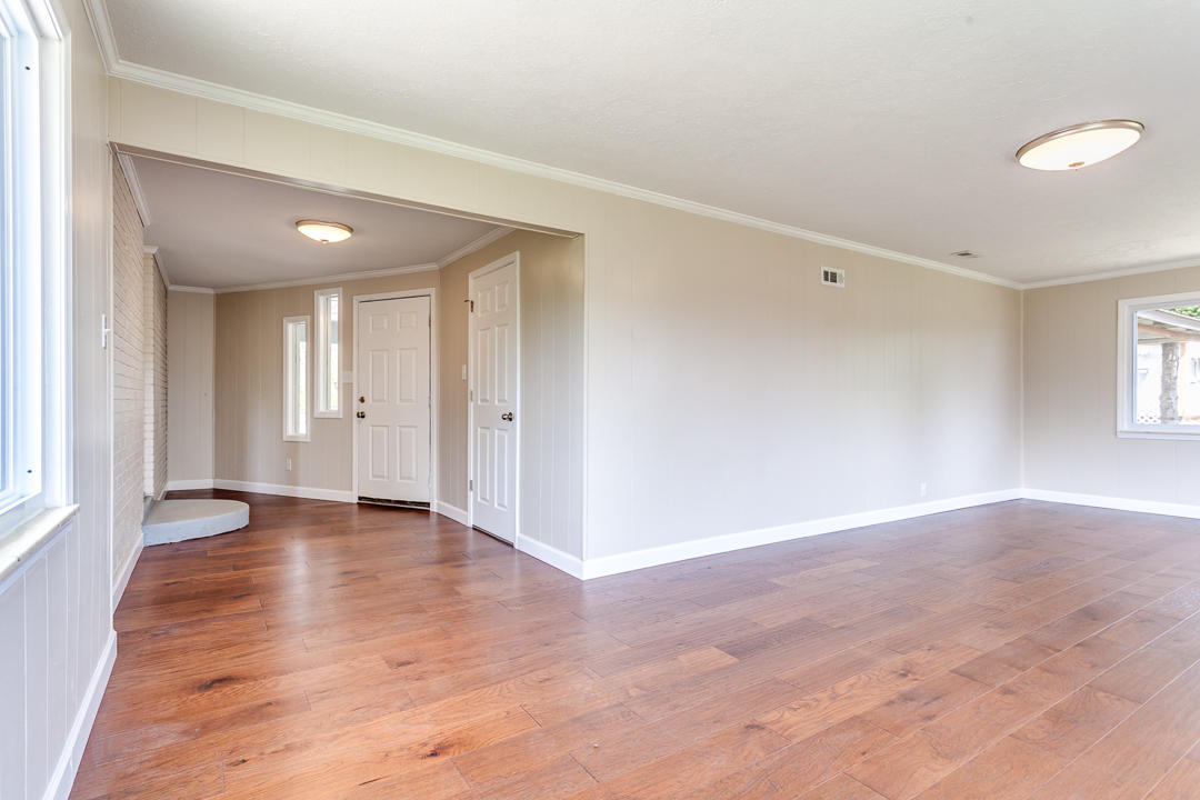 1237 Laurel Road Clinton, TN 37716 - Photo 7 of 40 007180405-3-1237LaurelRdClintonTN-SCREEN