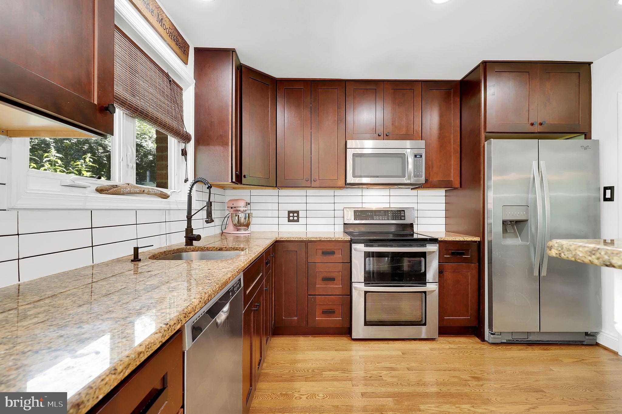 9803 Holmhurst Road Bethesda, MD 20817 - Photo 10 of 32 Gallery Image 10