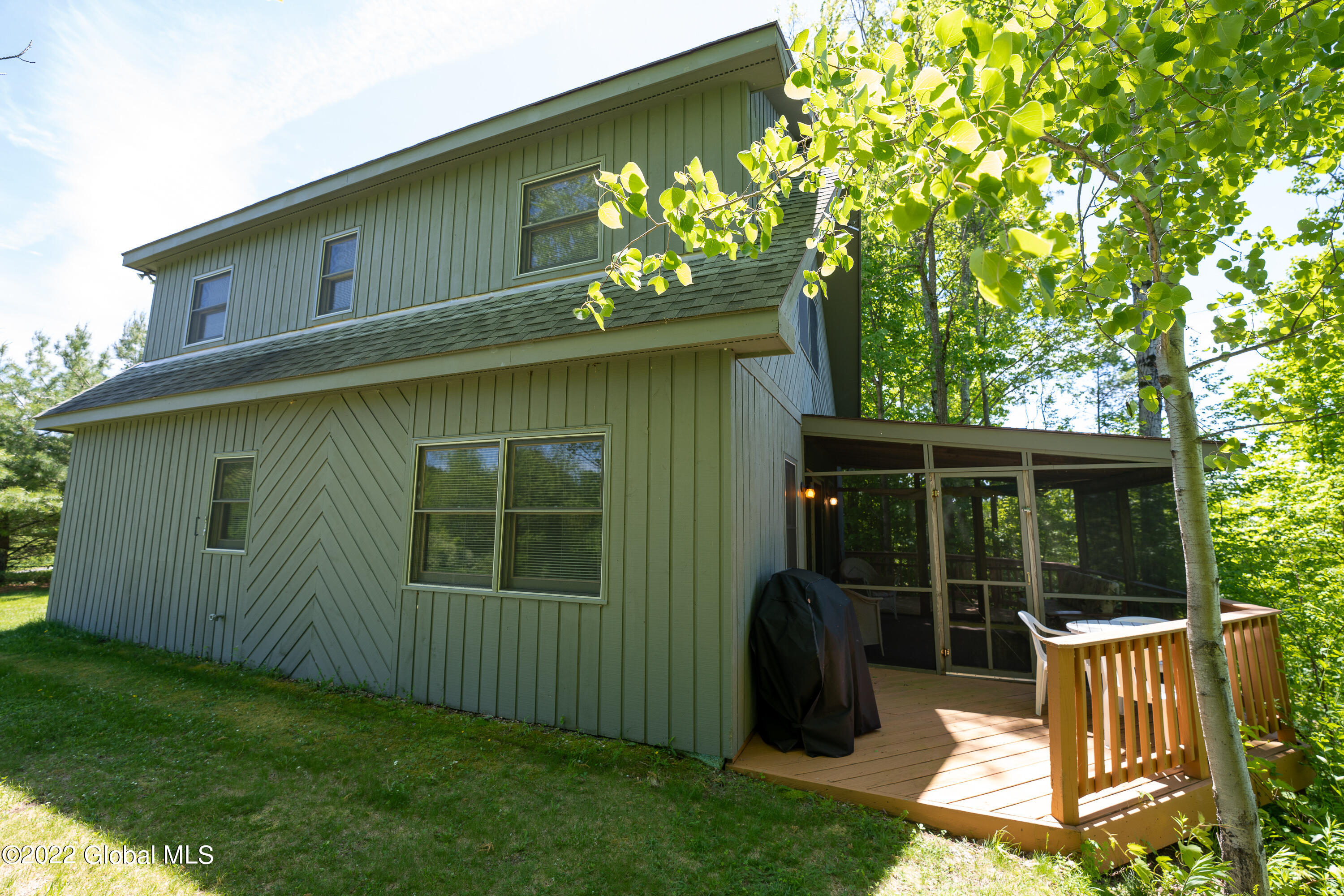 41 Ridgecrest Way Hampton, NY 12887 - Photo 4 of 67 Yard 2