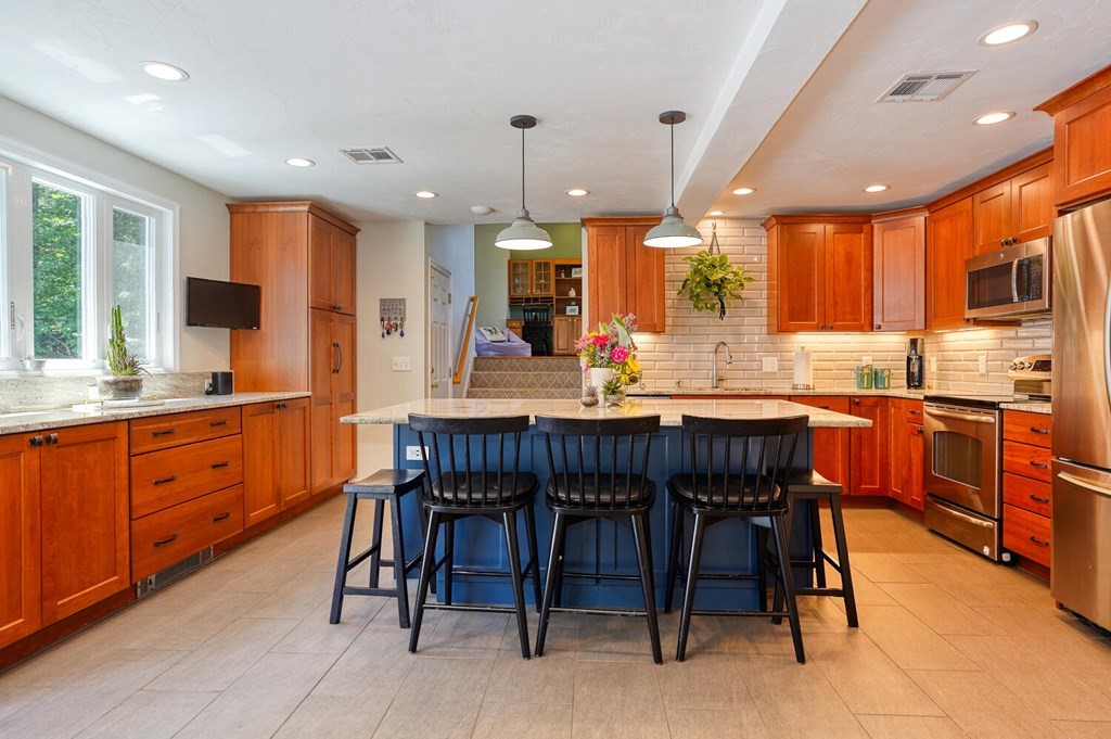14 Littlefield Road Milford, MA 01757 - Photo 8 of 42 Gallery Image 8